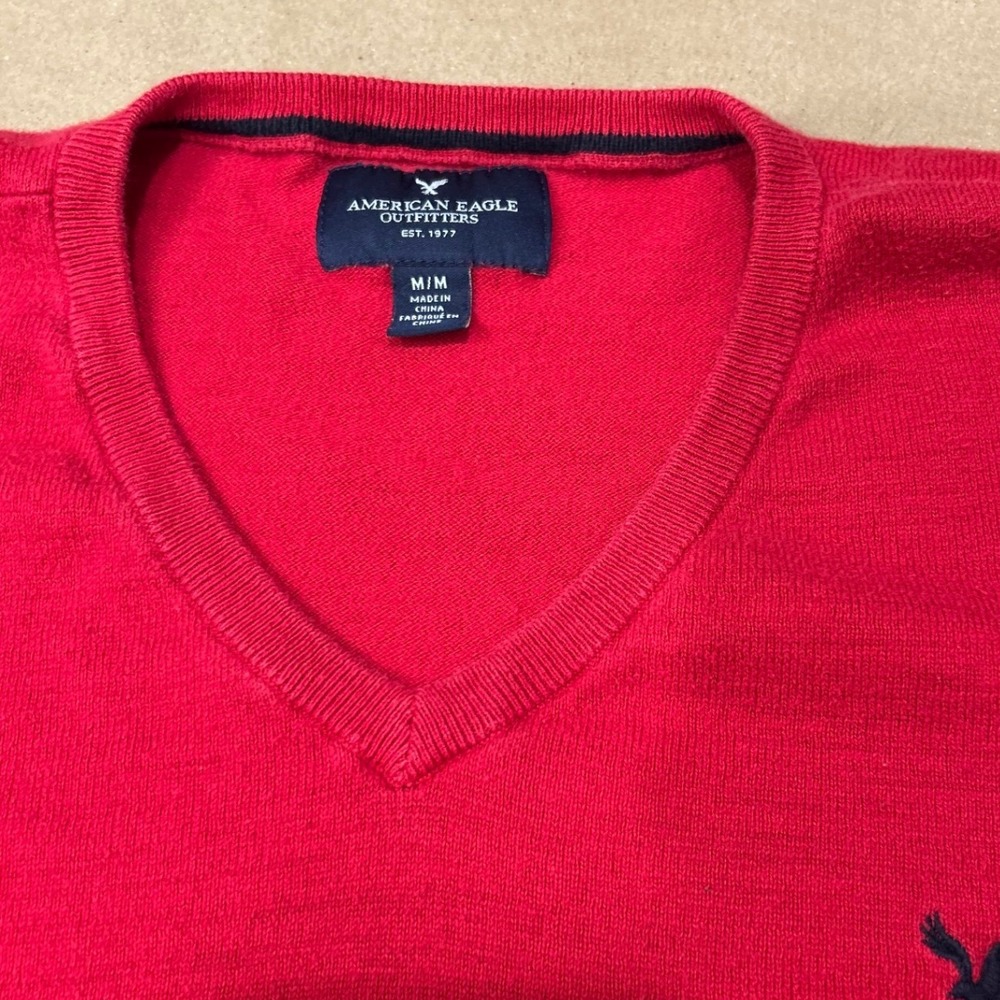 American Eagle Red V-Neck Sweater Mens Medium - Picture 5 of 11